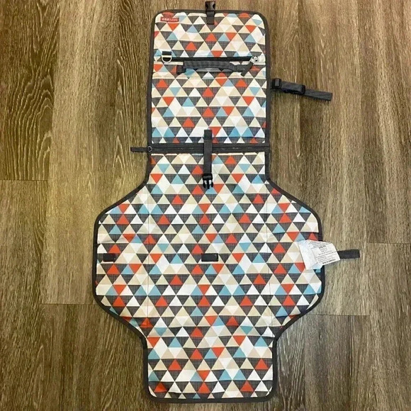 Skip Hop Pronto Baby Changing Pad Station - Triangles - Picture 7 of 7